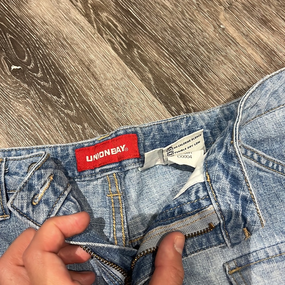 Shorts - Picture 3 of 3